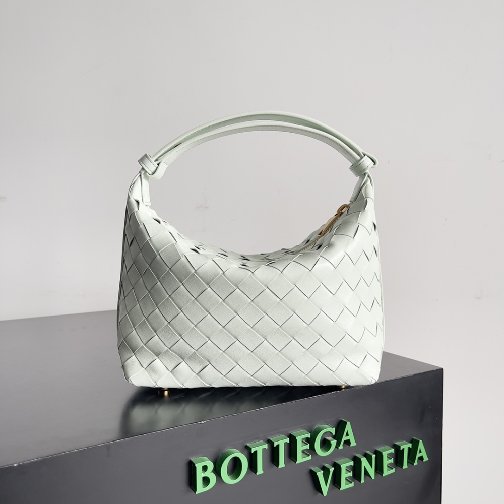 The lightweight body  bag