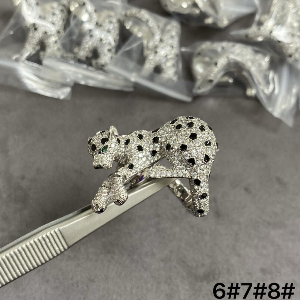 The Cartier spotted panther ring has arrived.