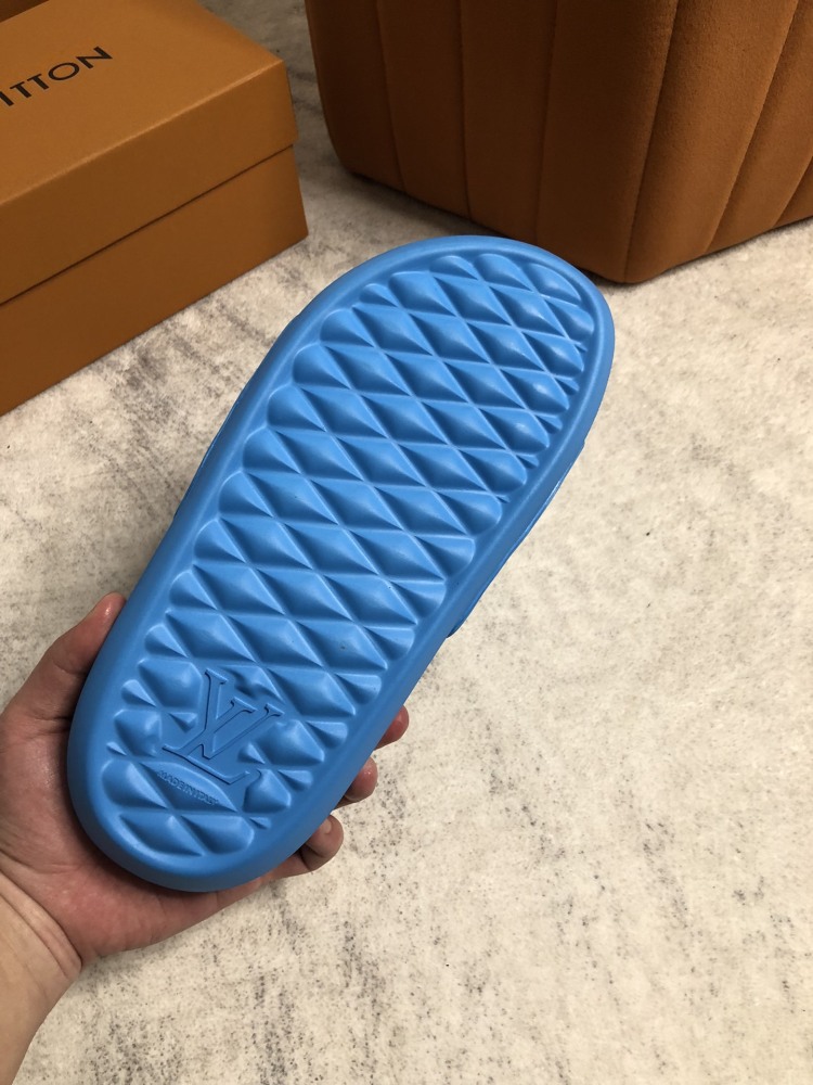 2023 Louis Vuitton Counter New, Iv Monogram Embossed Slippers.