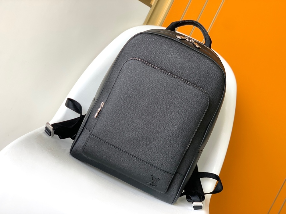 The M30857 top-of-the-line Aarian xx shoulder bag