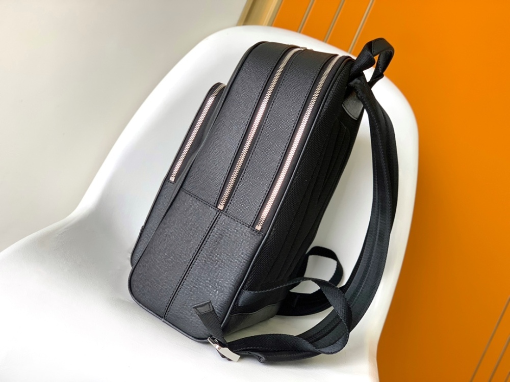 The M30857 top-of-the-line Aarian xx shoulder bag