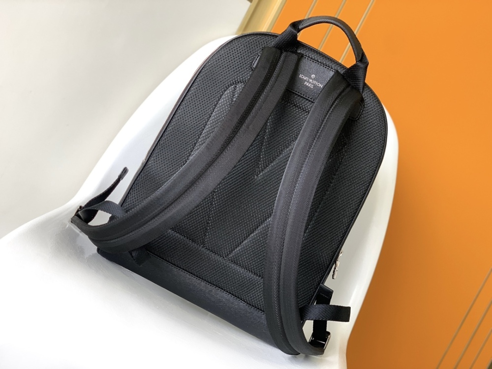 The M30857 top-of-the-line Aarian xx shoulder bag