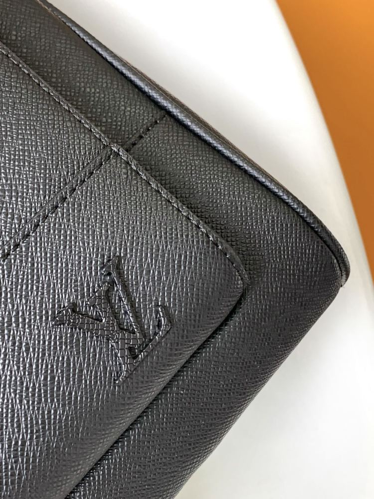 The M30857 top-of-the-line Aarian xx shoulder bag