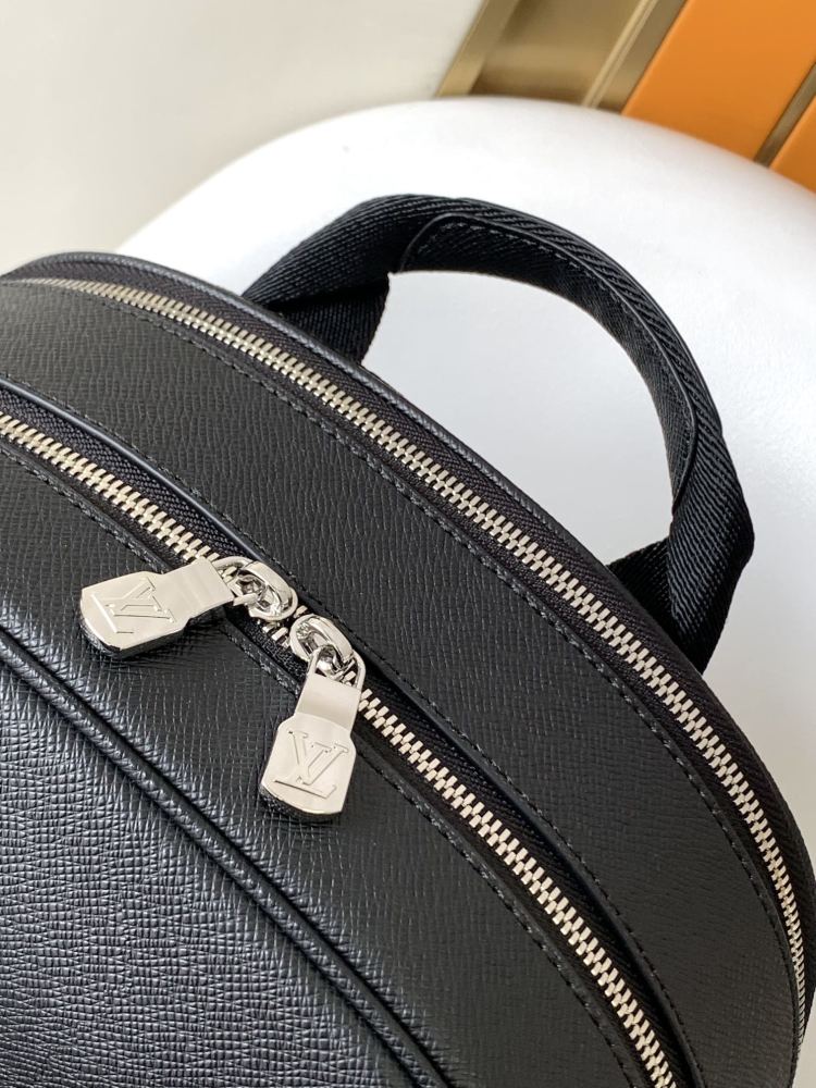 The M30857 top-of-the-line Aarian xx shoulder bag
