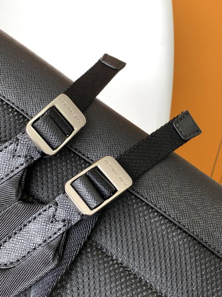 The M30857 top-of-the-line Aarian xx shoulder bag