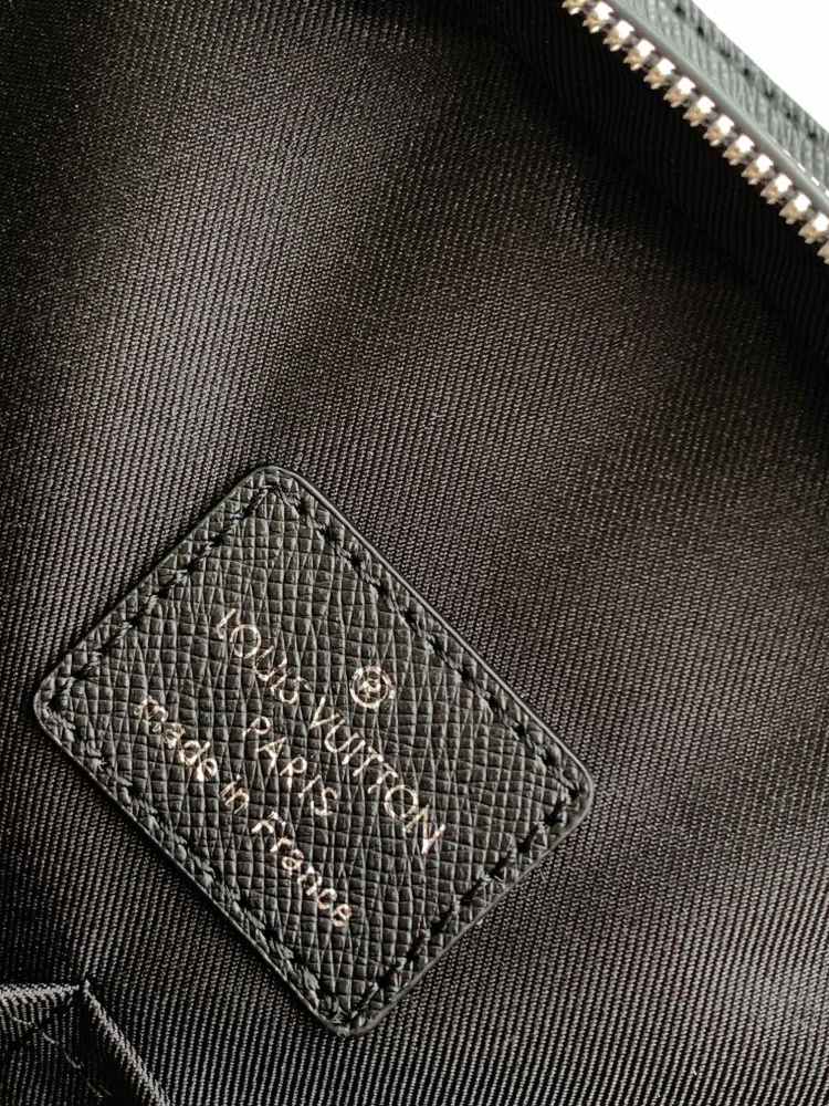 The M30857 top-of-the-line Aarian xx shoulder bag