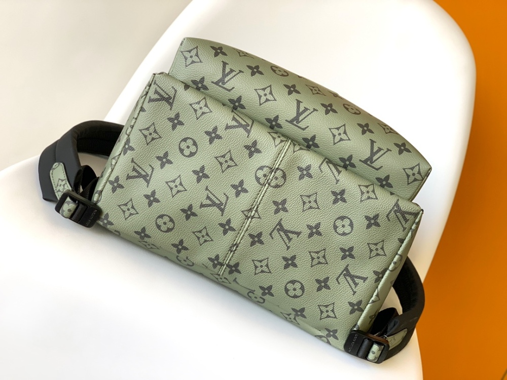 M46802 Green Shoulder Bag Collection