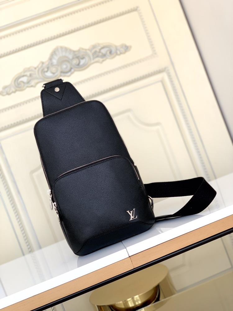The M30443 Avenue shoulder bag