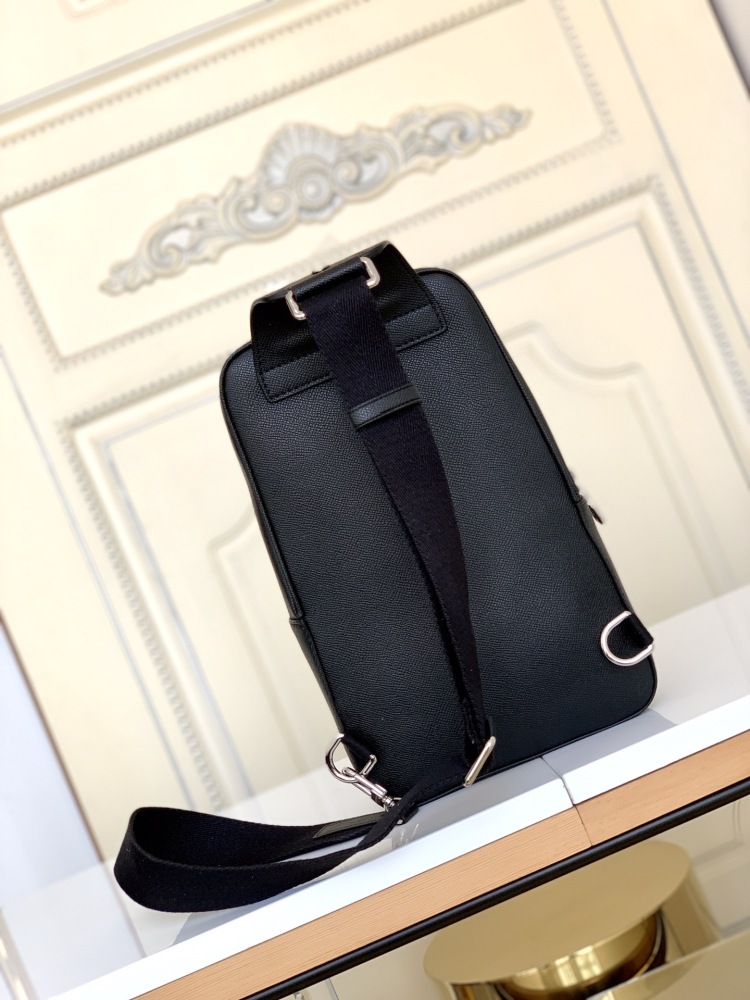 The M30443 Avenue shoulder bag