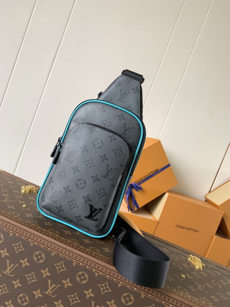 The Avenue small shoulder bag