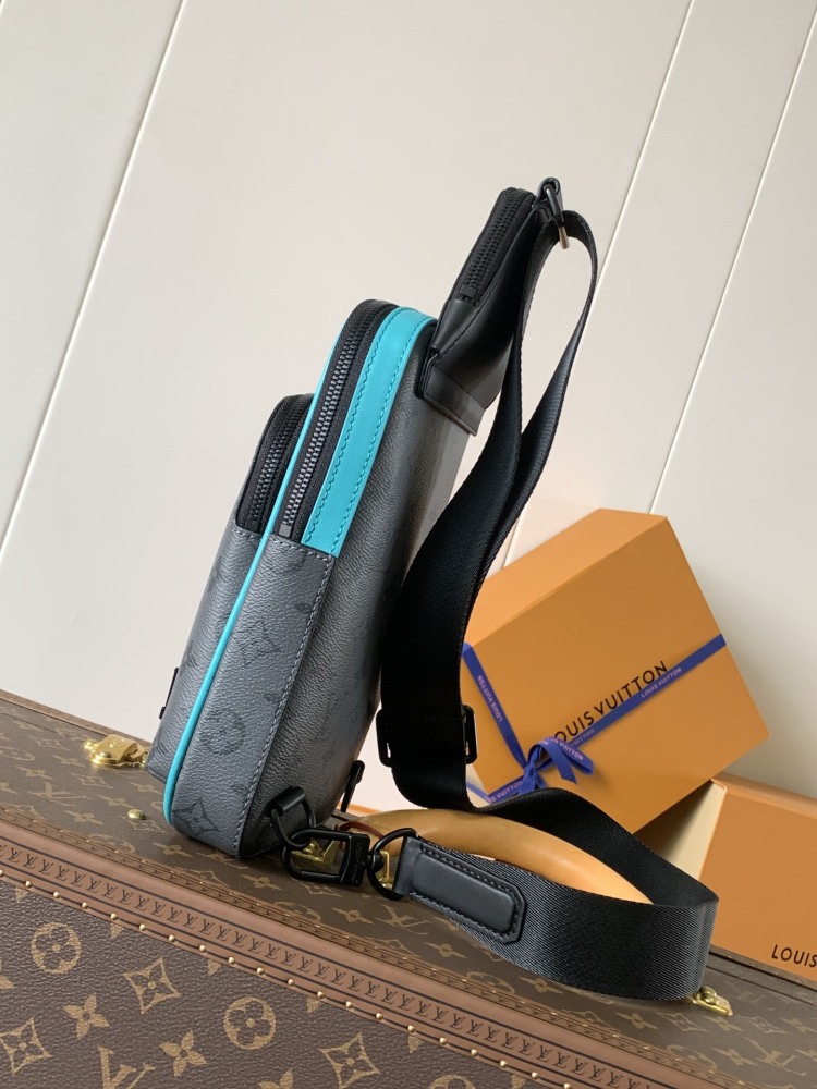 The Avenue small shoulder bag