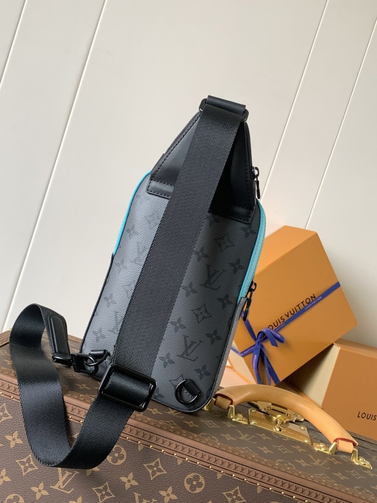 The Avenue small shoulder bag