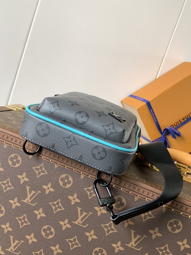 The Avenue small shoulder bag