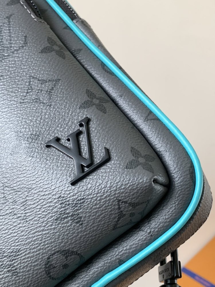 The Avenue small shoulder bag