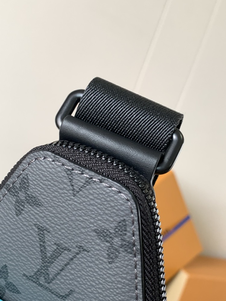 The Avenue small shoulder bag