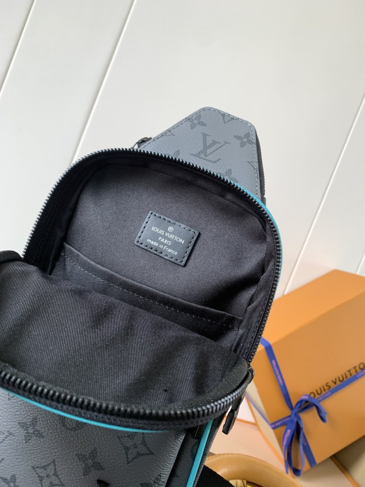 The Avenue small shoulder bag
