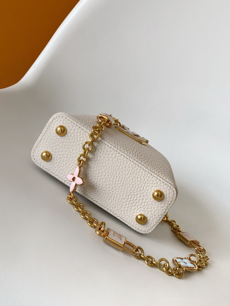 This Capucines mini bag is made of Taurillon leather with a gorgeous Lovelock chain.