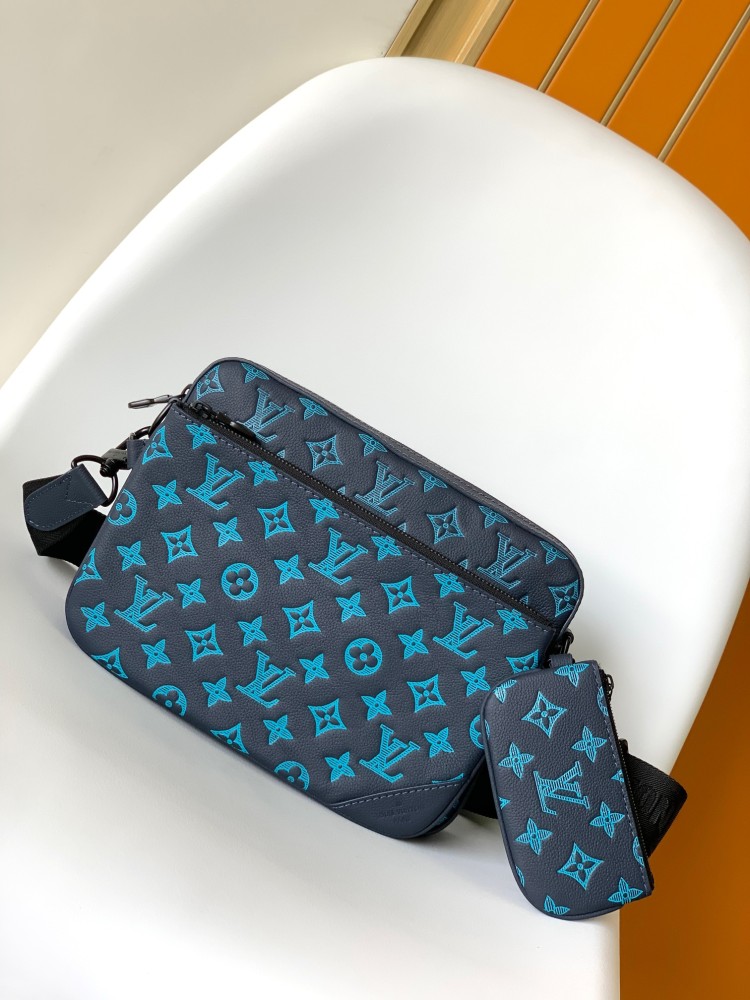 This Trio messenger bag