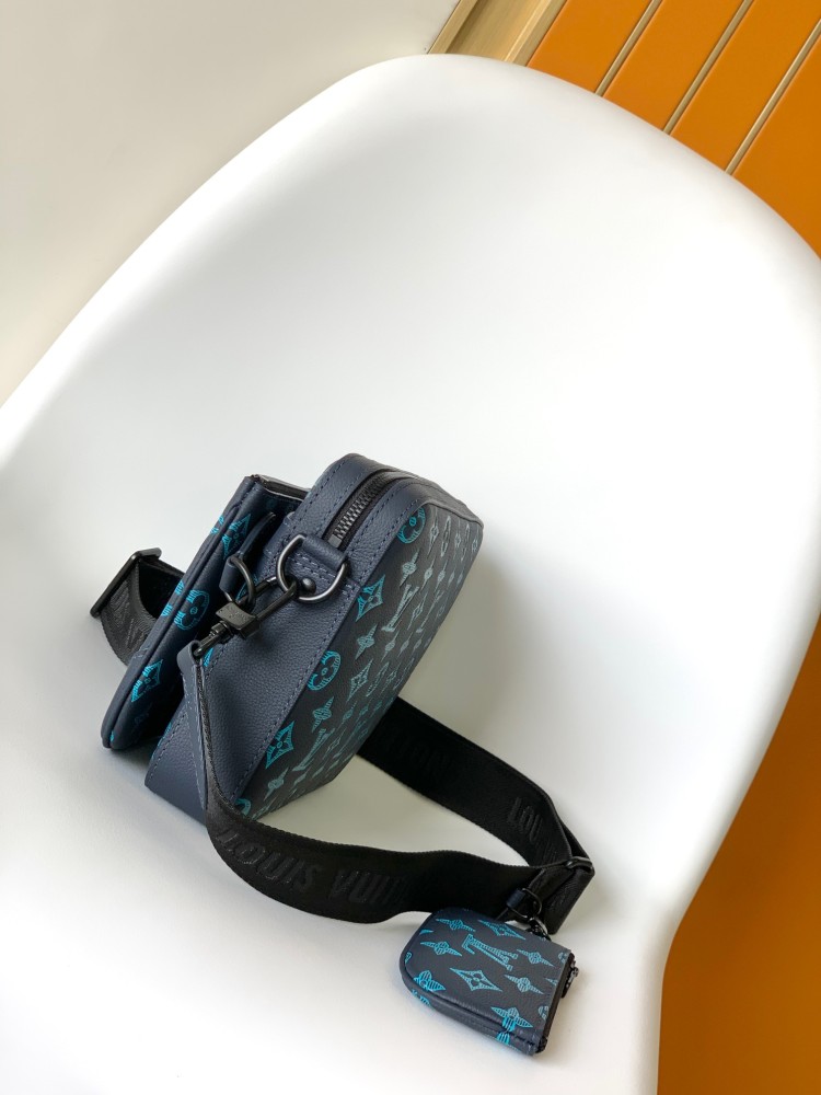 This Trio messenger bag