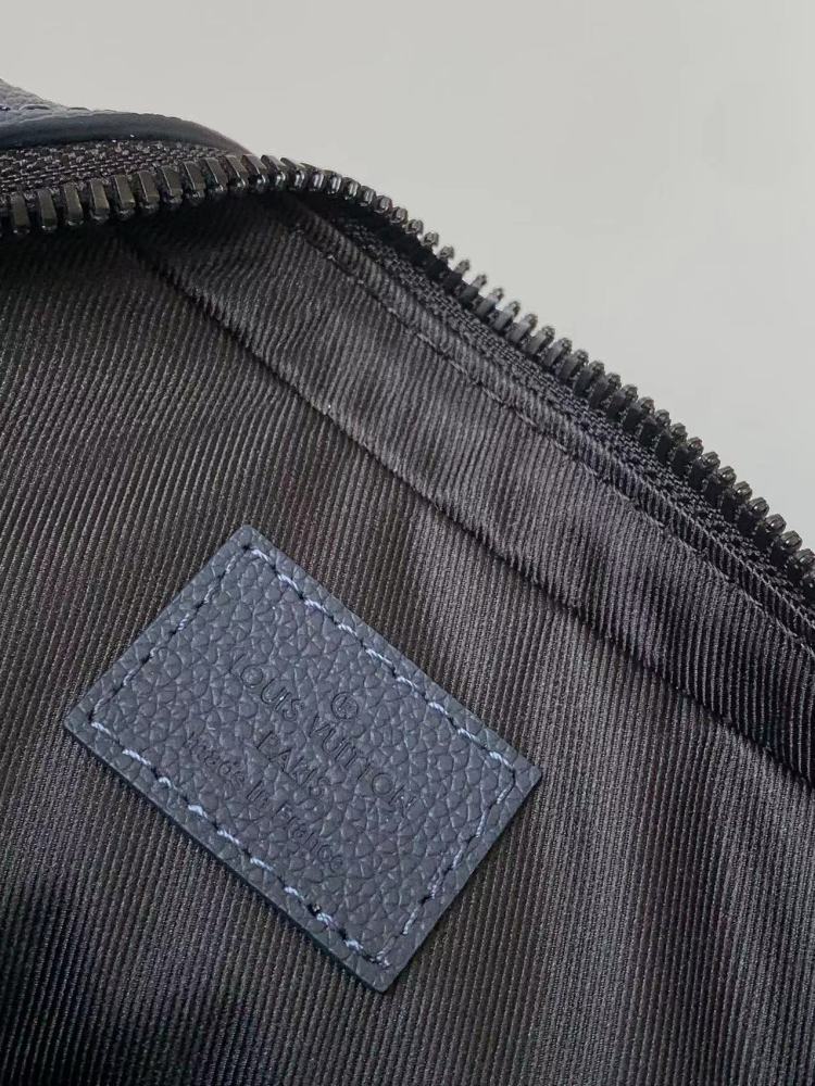 This Trio messenger bag