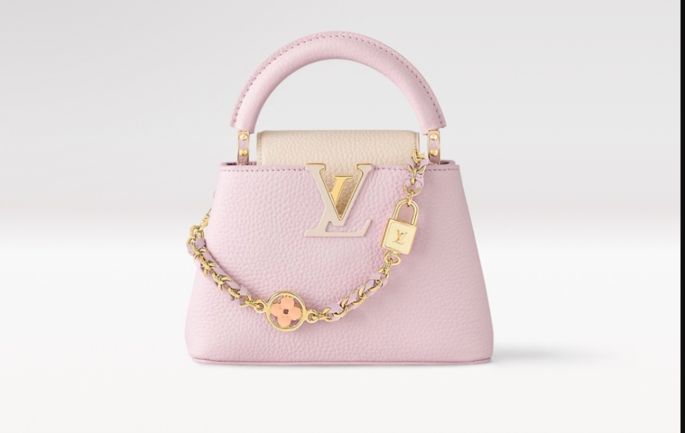 This Capucines mini bag is made of Taurillon leather with a gorgeous Lovelock chain.