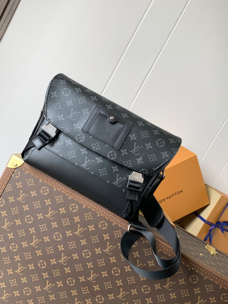 The Messenger MM Voyager Medium Messenger Bag