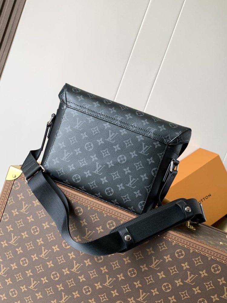 The Messenger MM Voyager Medium Messenger Bag