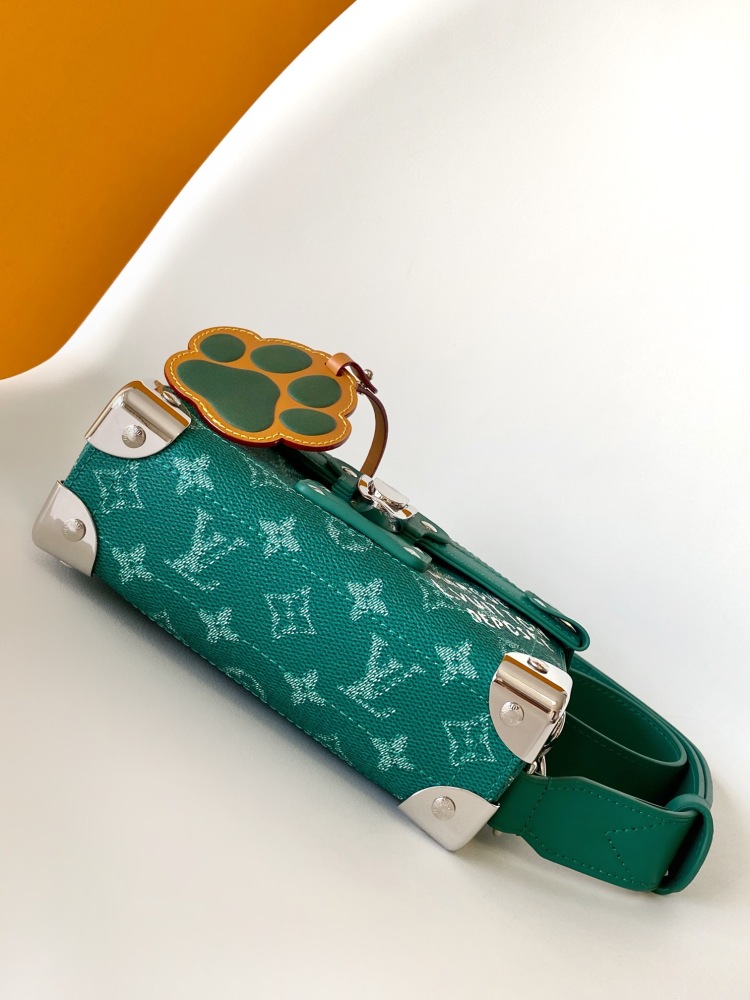 M12686 Green Variable Chip All Steel Hardware Top Quality Original This Soul Trunk bag is made from Monogram Dust canvas.