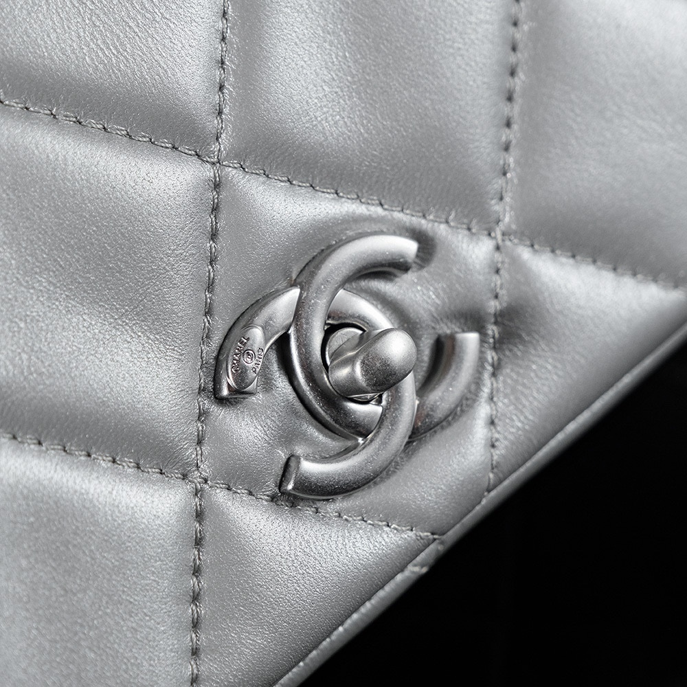 Chanel 22p Underarm Bag