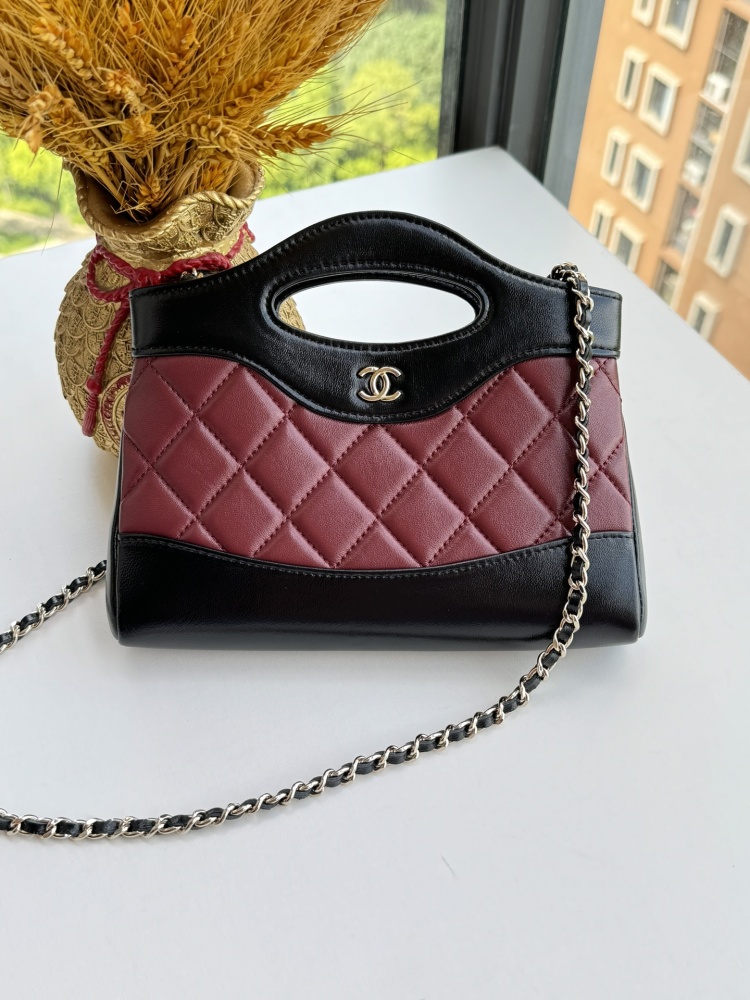 CHANEL Chanel 24S latest 31 mini shopper bag.