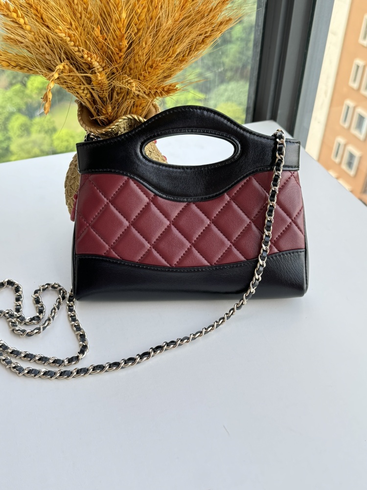 CHANEL Chanel 24S latest 31 mini shopper bag.