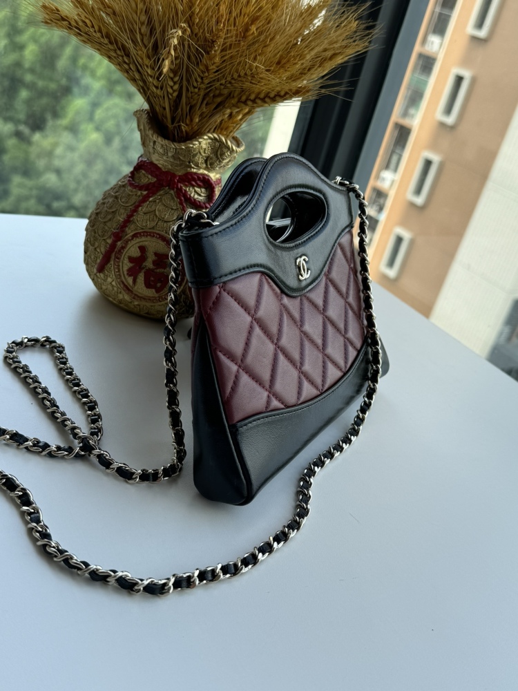 CHANEL Chanel 24S latest 31 mini shopper bag.