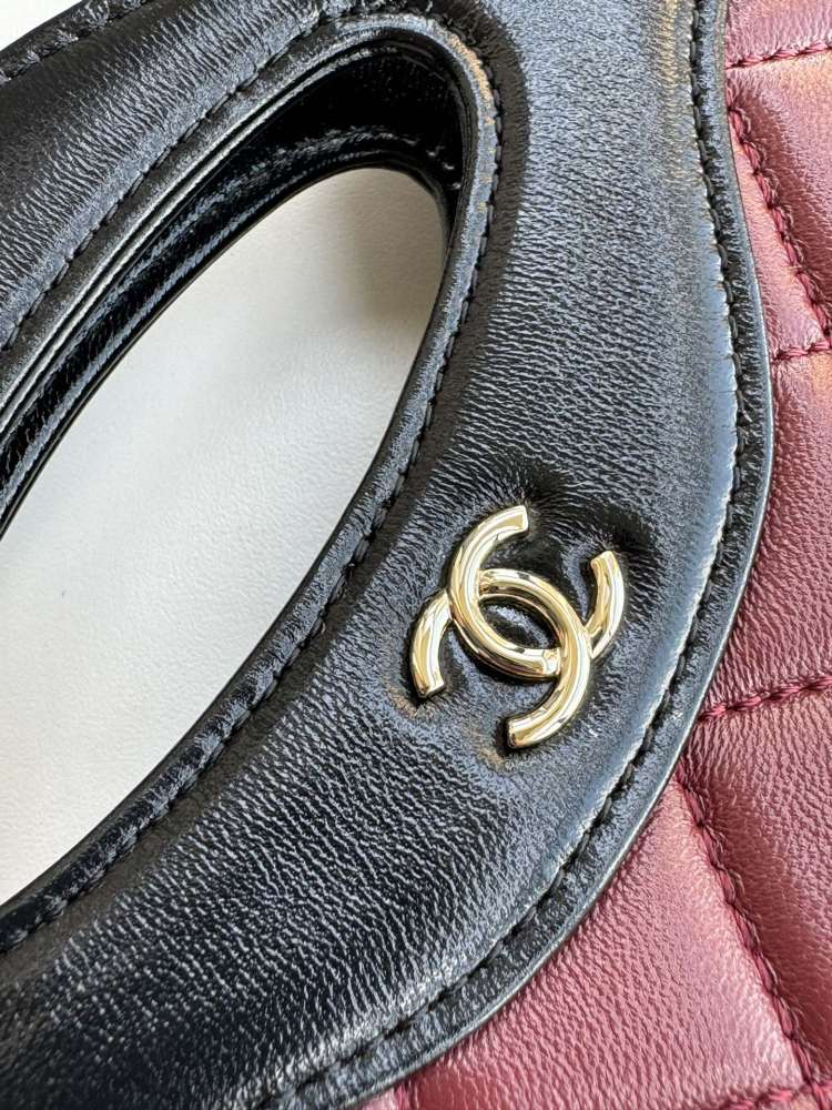 CHANEL Chanel 24S latest 31 mini shopper bag.