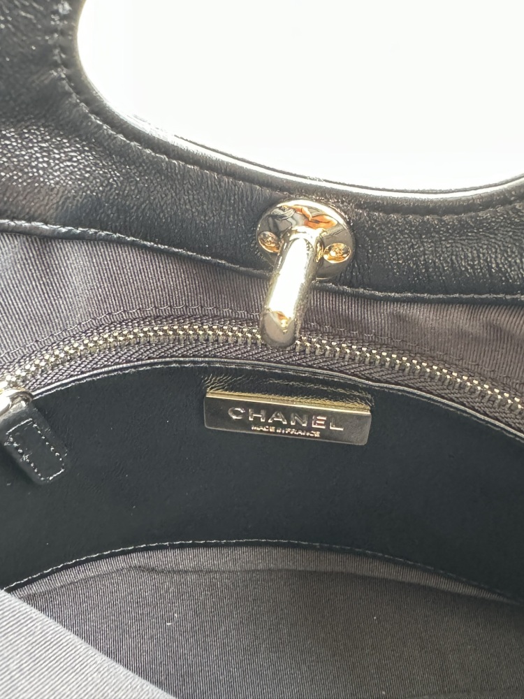 CHANEL Chanel 24S latest 31 mini shopper bag.