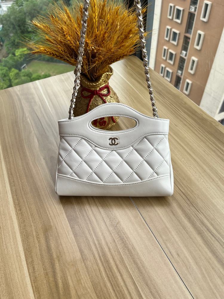 CHANEL Chanel 24S latest 31 mini shopper bag.