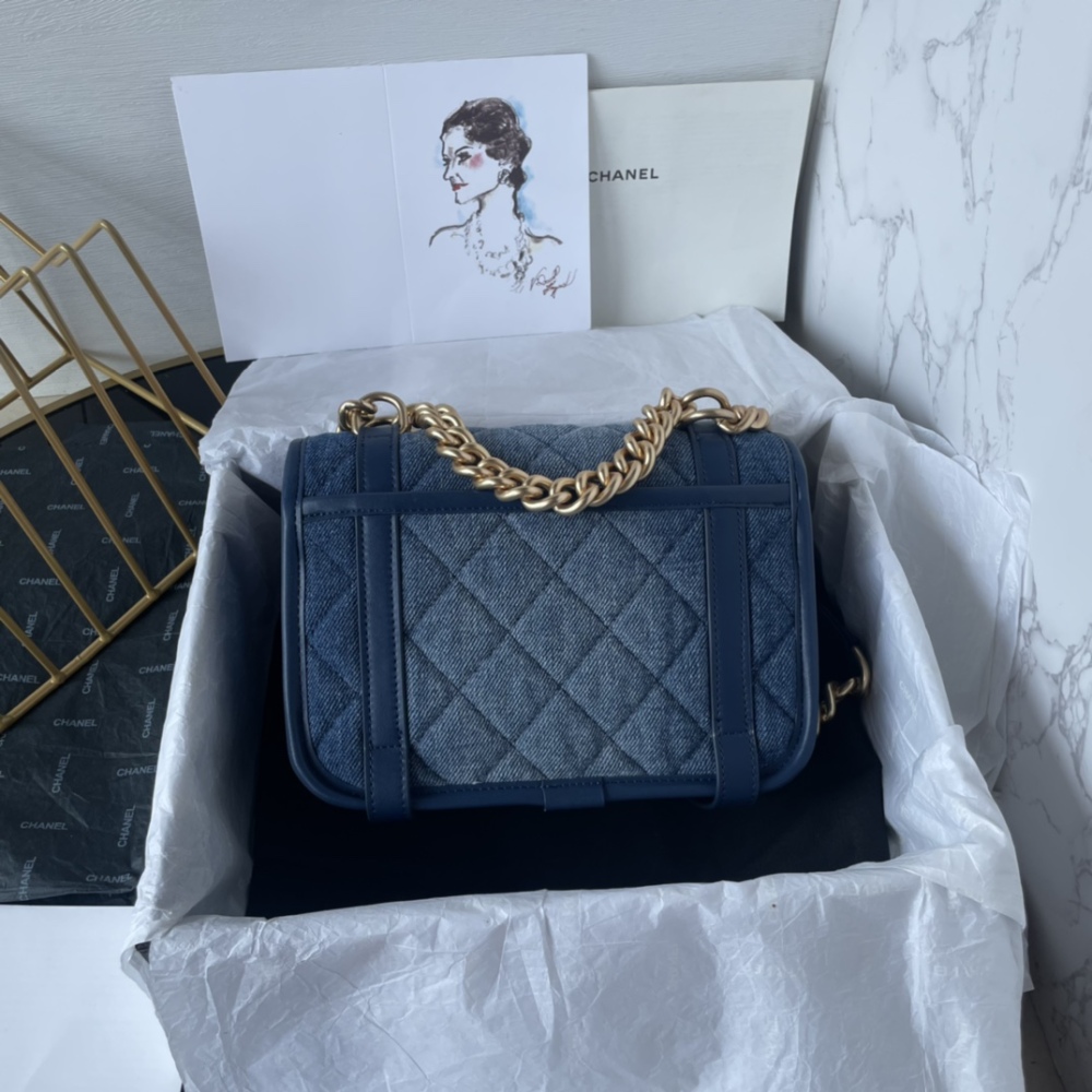 Chanel Chanel cool handsome and elegant in one of the messenger bag