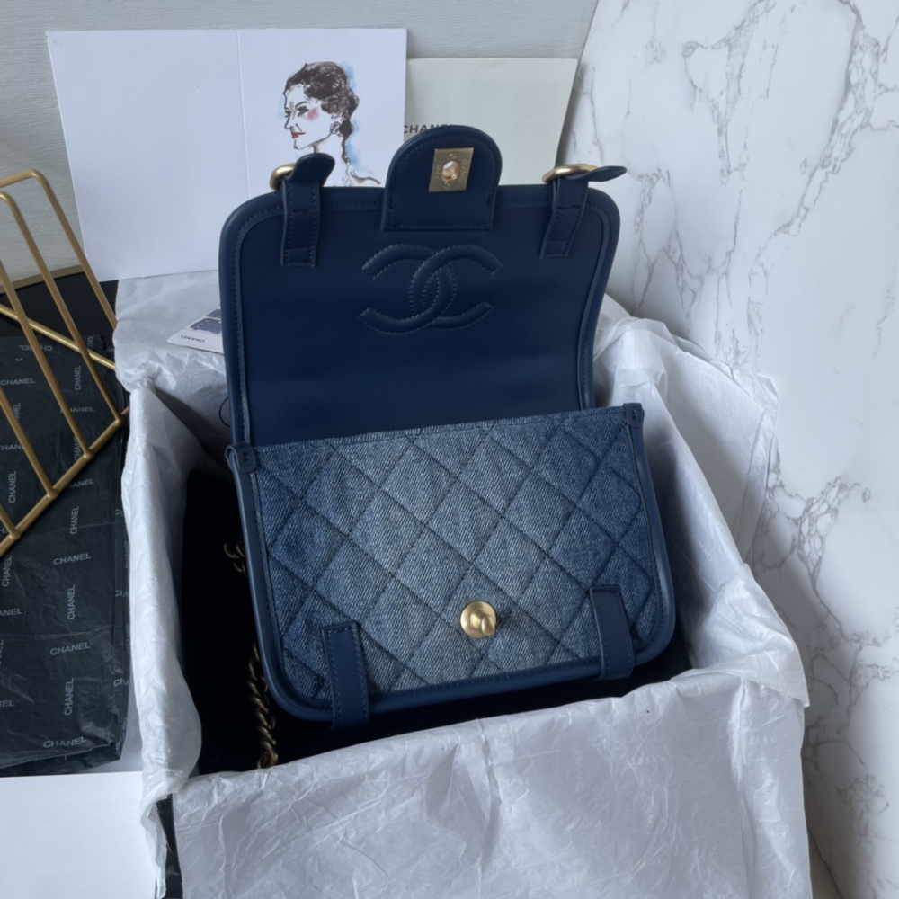 Chanel Chanel cool handsome and elegant in one of the messenger bag