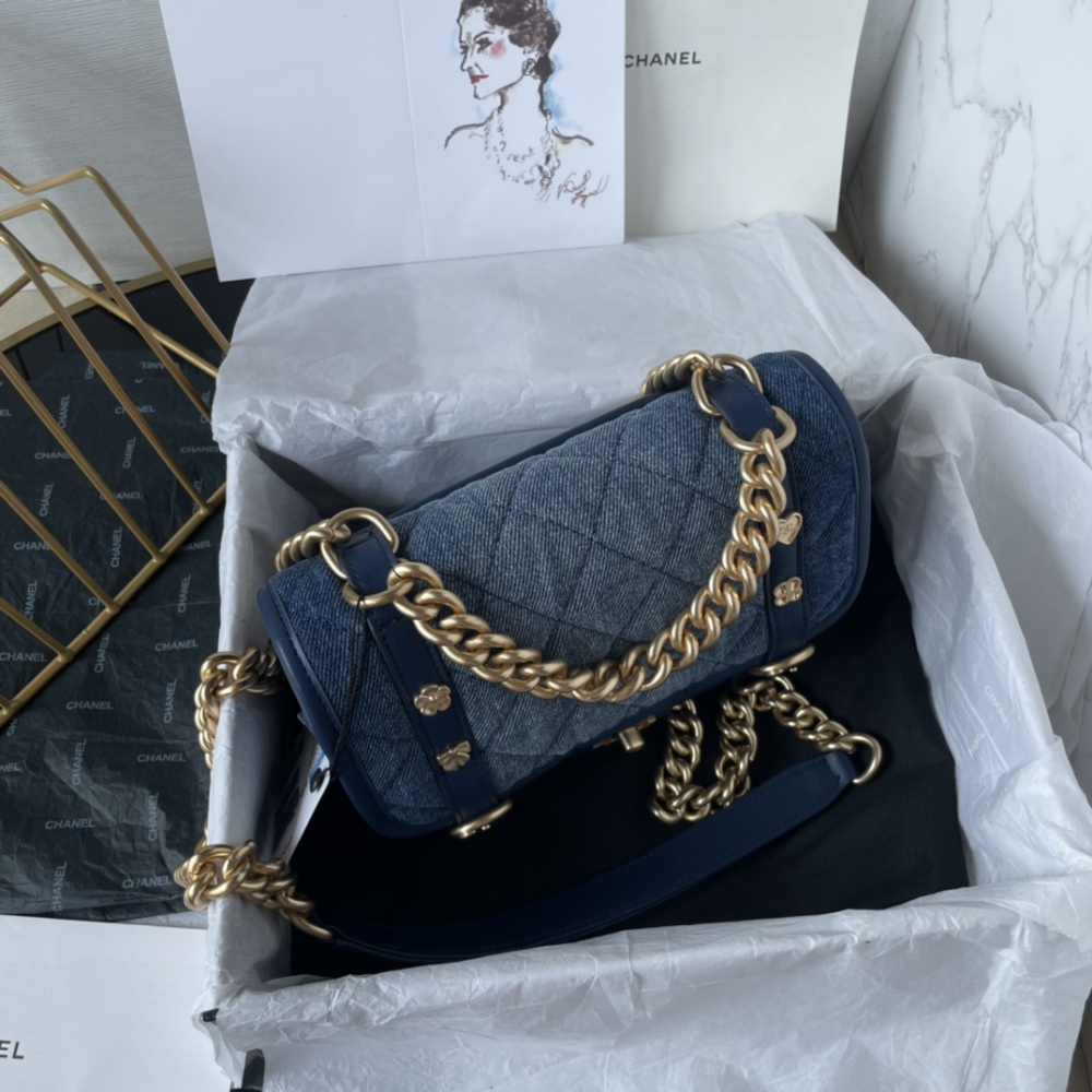 Chanel Chanel cool handsome and elegant in one of the messenger bag