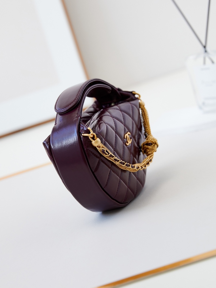 Chanel 24A Hula Hoop is a high class simple but noble style.