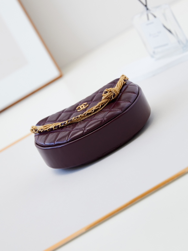 Chanel 24A Hula Hoop is a high class simple but noble style.