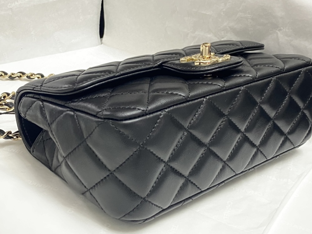chanel The golden double Clogo is not only an embellishment but also a status symbol.