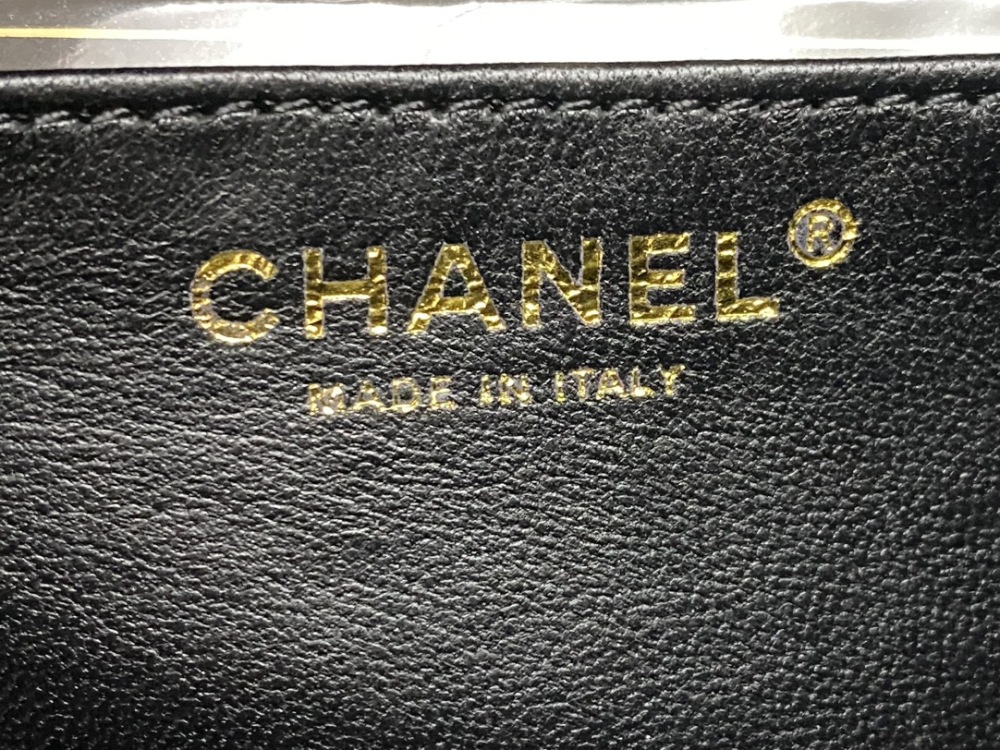 chanel The golden double Clogo is not only an embellishment but also a status symbol.