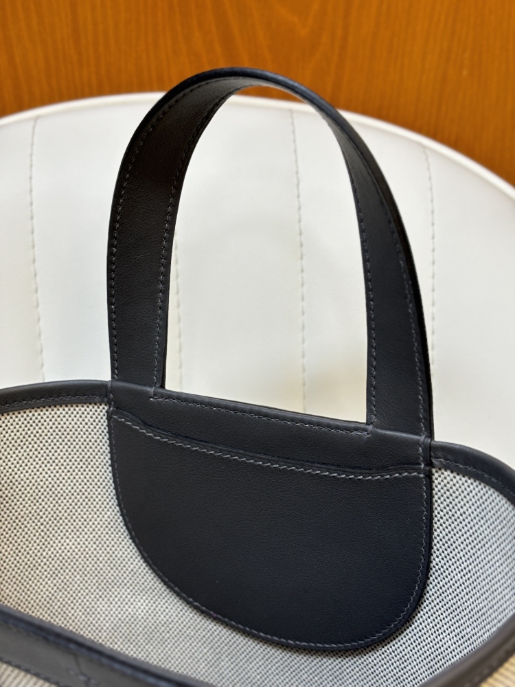 Hermes In the loop Pig's Nose Vegetable Basket