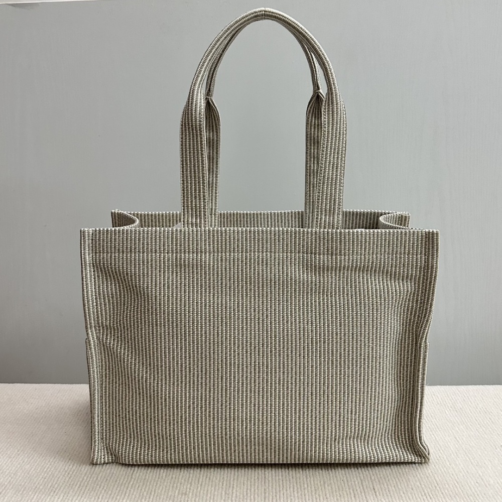 CELINE CABAS THAIS|New for fall, the all-over printed textile large Tote