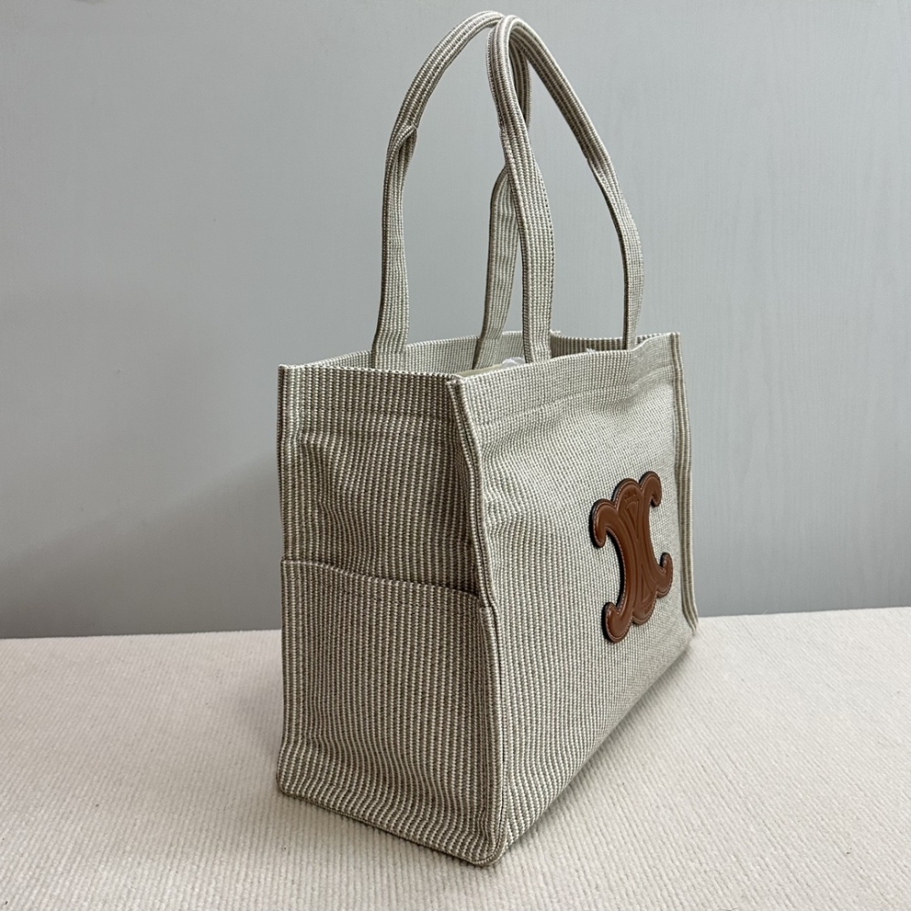 CELINE CABAS THAIS|New for fall, the all-over printed textile large Tote