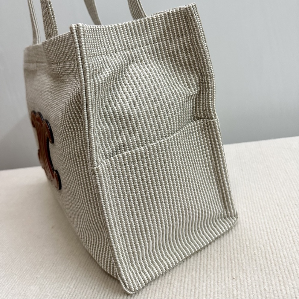 CELINE CABAS THAIS|New for fall, the all-over printed textile large Tote