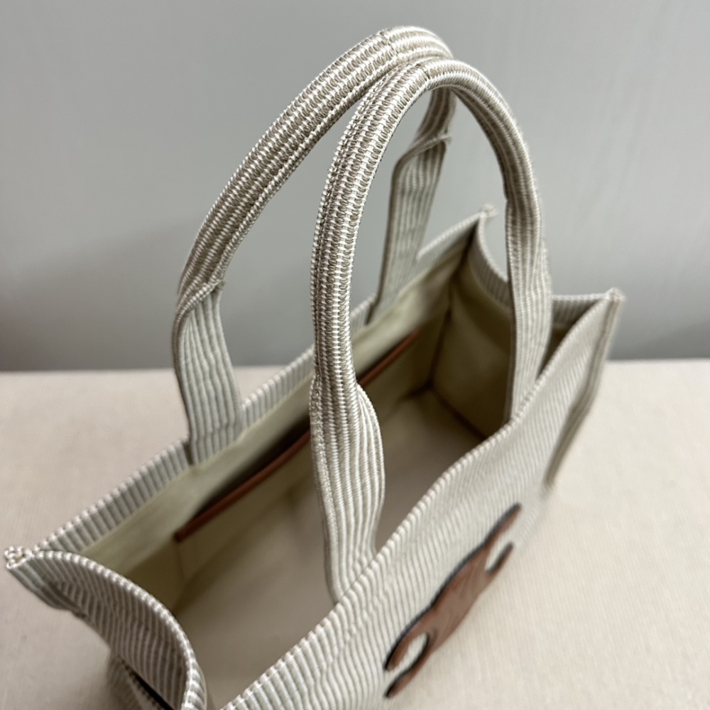 CELINE CABAS THAIS|New for fall, the all-over printed textile large Tote