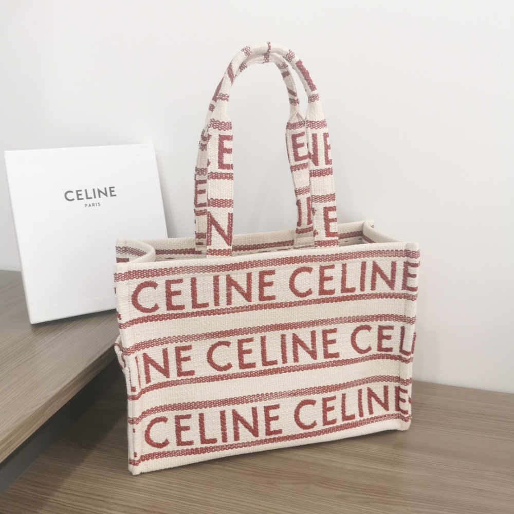CELINE CABAS THAIS|New for fall, the all-over printed textile large Tote