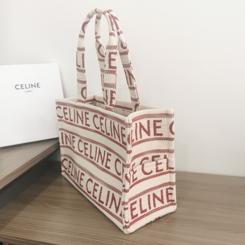 CELINE CABAS THAIS|New for fall, the all-over printed textile large Tote