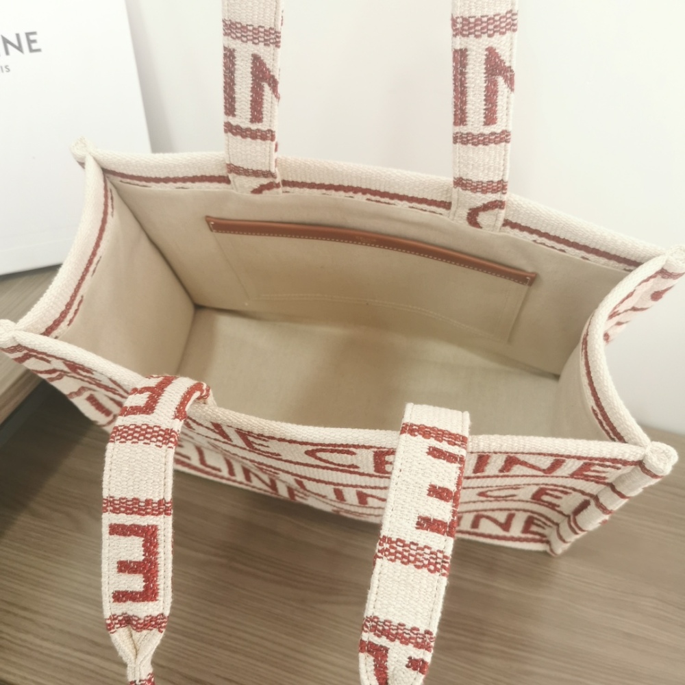 CELINE CABAS THAIS|New for fall, the all-over printed textile large Tote